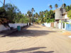 Rua que dá acesso à praia