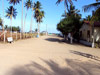 Rua que dá acesso à praia