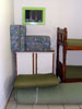 Quarto colchões extras sendo um de casal